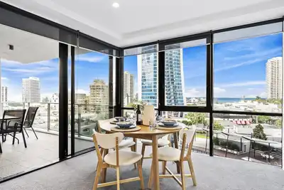 Image de Circle on Cavill - 1 Bedroom + Study Ocean