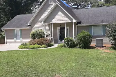 Image de Cute House on Lake Hartwell- Dock Access! \nPETS Allowed!