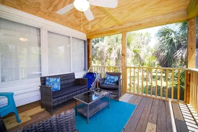Image de Three Little Birds! Porch + walk to the beach!
