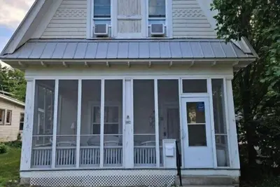 Image de 162 Peach Perfectly Located inside Lakeside!