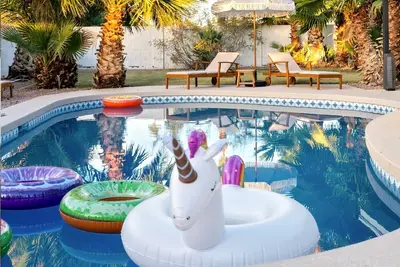 Image de Boho Desert! - Fridge Stocking + Sleeps 12 + Pool & Hot Tub + Family Friendly!