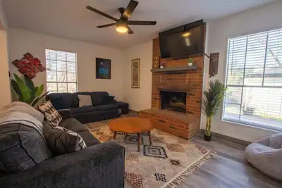 Image de The Wonder Inn - Sleeps 11 near Tcu
