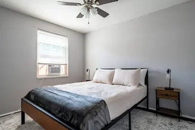 Image de Charming 2-Bedroom Unit w\/ Workspace + W\/D