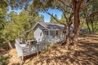 Image de Bald Bear Barracks! ♥Cozy Forest Retreat at Mariposa – Make Memories Today! ♥
