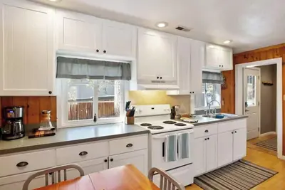 Image de Cheerful Retreat w\/ Hot Tub - Fireplace- Views