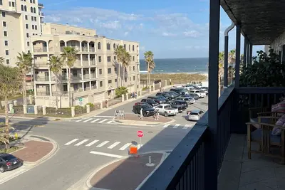 Image de Cozy 2-bedroom Beach View Condo
