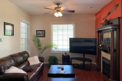 Image de Charming 3-bedroom 2 bath house in Kansas City’s best location by plaza/downtown