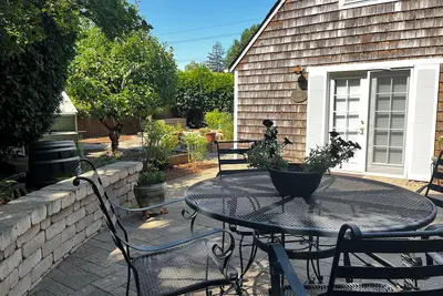 Image de Cozy Rose Cottage in Salem