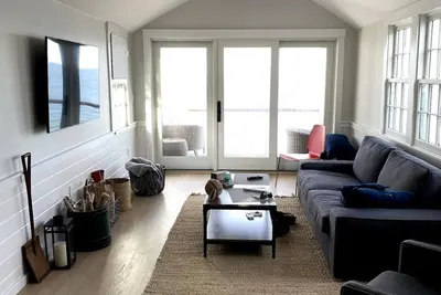 Image de Oceanfront penthouse 2 bed 2 bath situated on beach and downtown