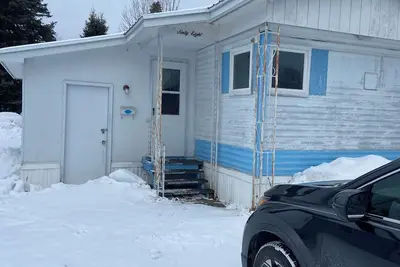 Image de Charming 2-bedroom mobile home centrally located in enchanting Copper Country.