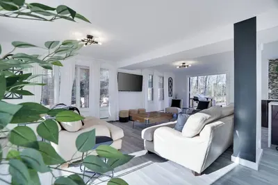 Image de Mountain Escape 5-Bedroom Near Ski Resort, Private Hot Tub in East Stroudsburg