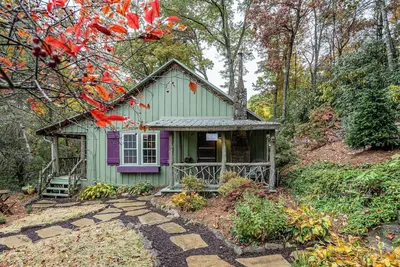 Image de Enchanting Mountain Cottage with Private Hot Tub & Fireplace Charm\n