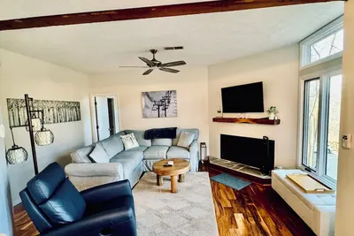 Image de Uncork and Unwind! Perfect Mountain Retreat at Wintergreen Resort!