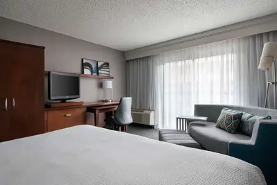 Image de 3 Tasteful Rooms Near Downtown La – Ideal for Concerts & Shopping