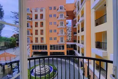 Image de 5 minutes to the theme park! Family-sized condo