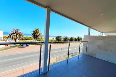 Image de Semaphore Beach Front Home With Sea Views