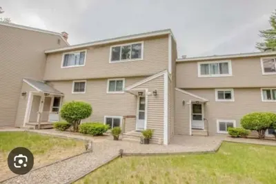 Charming 2-bedroom townhome in Thornton Nh. Sleeps 9. 2 beds\/2 baths.
