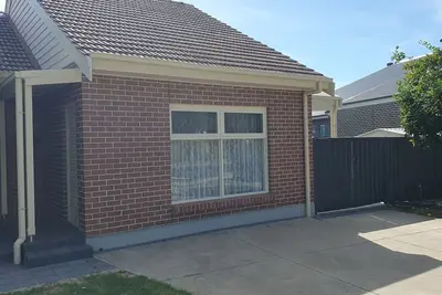 Image de Stunning New Studio in Glenelg North – Your Perfect Getaway!