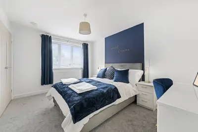 Image de 2br House | Easy Access to Transport & City Centre