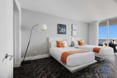 Image de Luxury Beachside Condo | Balcony & Ocean Breezes