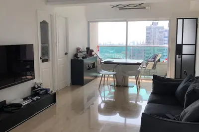 Image de Charming 2-bedroom building in welcoming Kowloon with sunset view balcony