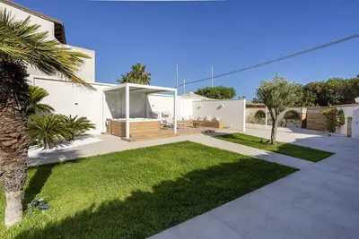 Image de Merveilleuse maison de vacances privée avec bain à remous, climatisation, Wifi, Tv et parking