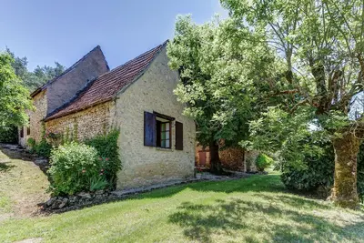 Image de Maison avec un grand jardin en pleine nature
