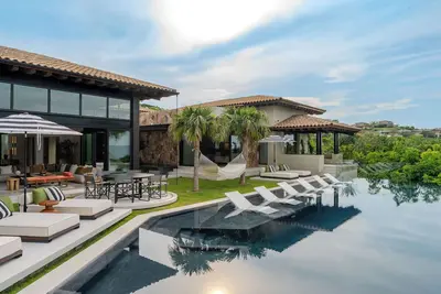 Image de Oceanview Villa | 25 Guests | Gym & Jacuzzi | Expansive Pool w/ Bar | Gourmet Cuisine