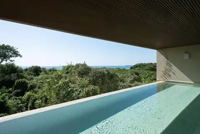 Image de Beachfront Modern Condo for Families | Steps from Surf Club | 4. 5 Br | Sleeps 14 - Chef | Tv Room