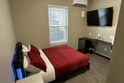 Image de Newly Remodeled! Mattoon Room: B9 - Queen Room