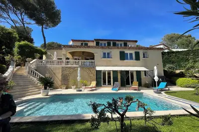 Image de Escapade idyllique Bas de Villa : Studio piscine privée jardin