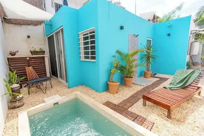 Image de Cute Downtown House with Private Pool & Bikes