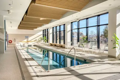 Image de Fully-furnished Bachelor/Studio near Cyrville Lrt Train Station in Ottawa