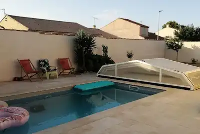 Image de Maison avec piscine dans quartier calme