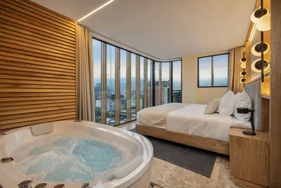 Image de Luxury Suite with Ac, Private Hot Tub & City View