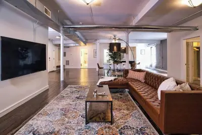 Image de Huge 4Br with optional parking/sleeps 10