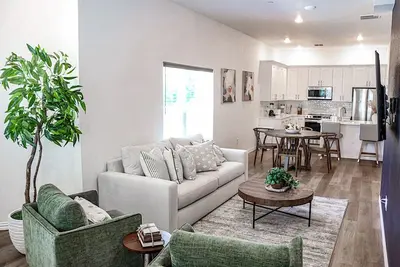 Image de Luxury Condo at At&T/Cowboy Stadium & Six Flags Texas & Globelife Stadium