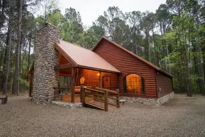 Image de As You Wish Cabin in a romantic honeymoon cabin. Outdoor Hot Tub