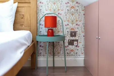 Image de Moonbeam Cottage - Cozy Cottage in London. Pet friendly!