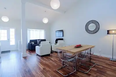 Image de Modern 4 Bedroom Bungalow Townhouse Condo