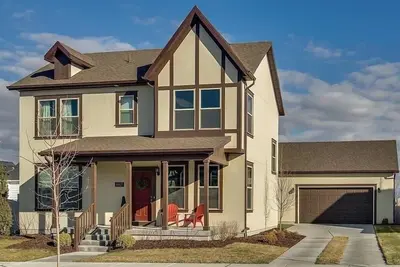Image de beautiful, private, roomy home