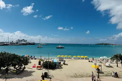 Image de Beachfront 2br Condo with Patio, Harbor Views, & Boardwalk Access in Philipsburg