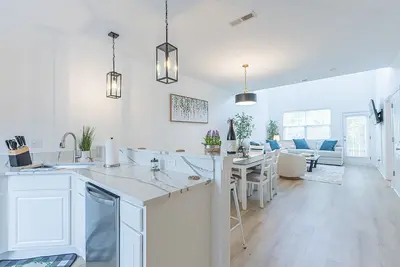 Image de Furnished Midterm Haven: Mins from Downtown Chs!