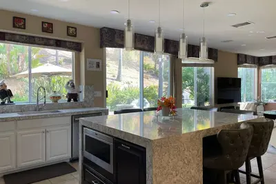 Image de Spacious family-friendly 4-bedroom house with WiFi and Ac in charming San Jose