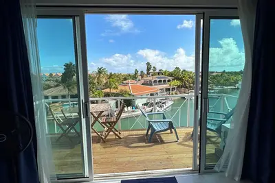 1 bdr apartment with WiFi, Ac in Kralendijk. Great view and lovely breezy