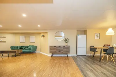 Image de Spacious 2BDRs Apt, All New! Close to Dt /1 parking