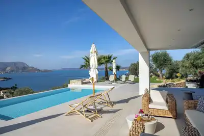 Image de [New] Villa Serenity, w\/ 5 bedrooms, Pool, Seaview, Tennis Court & Gym