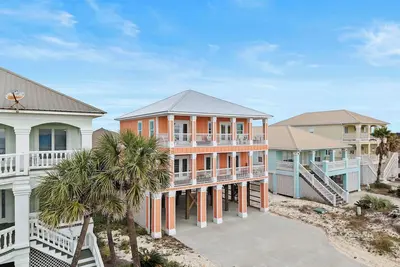 Image de 5 Br Beach House | Pool Tennis Court | Pet Friendly!
