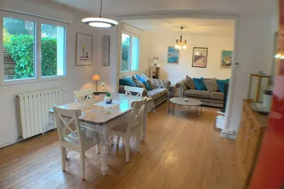 Image de Spacieuse maison familiale de 3 chambres avec jardin clos