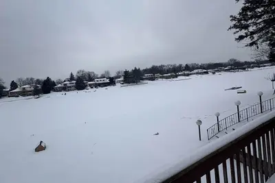 Image de Spacious 4-bedroom house in welcoming Shelby Twp on a lake with WiFi, Ac